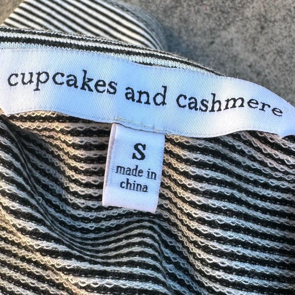Cupcakes & Cashmere Horizontal Lines - image 7